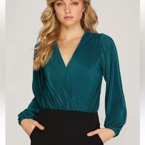 NWT Woman’s Pleated V-Neck Blouse